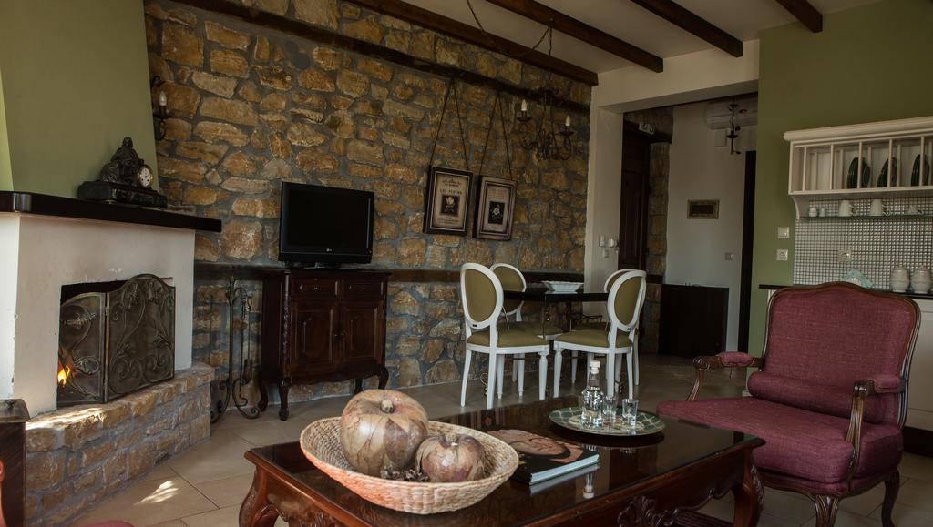 Archontiko Emmanouilidi Suites Loutraki (Pella) Exterior foto