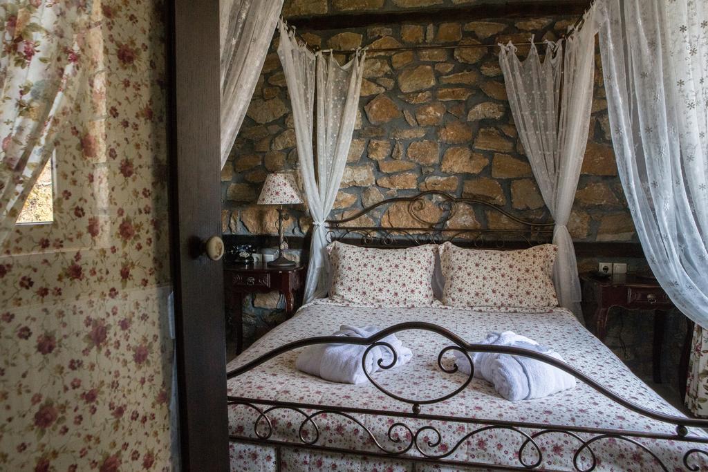 Archontiko Emmanouilidi Suites Loutraki (Pella) Exterior foto