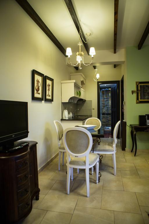 Archontiko Emmanouilidi Suites Loutraki (Pella) Exterior foto