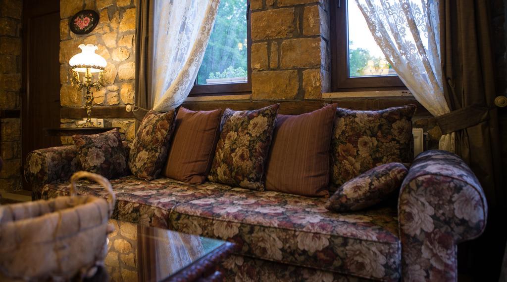Archontiko Emmanouilidi Suites Loutraki (Pella) Exterior foto