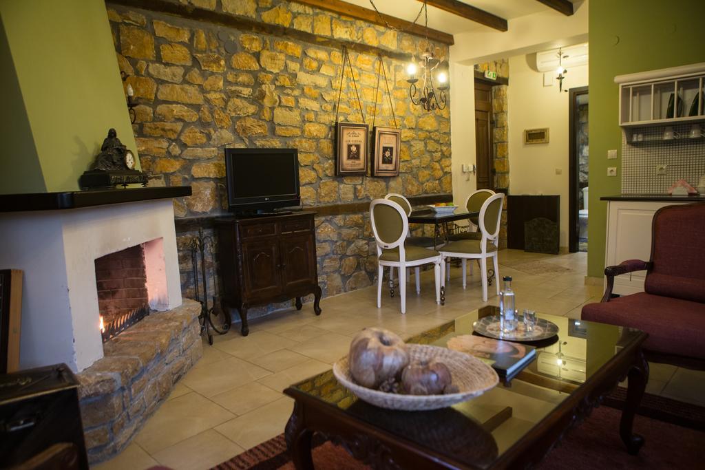 Archontiko Emmanouilidi Suites Loutraki (Pella) Exterior foto