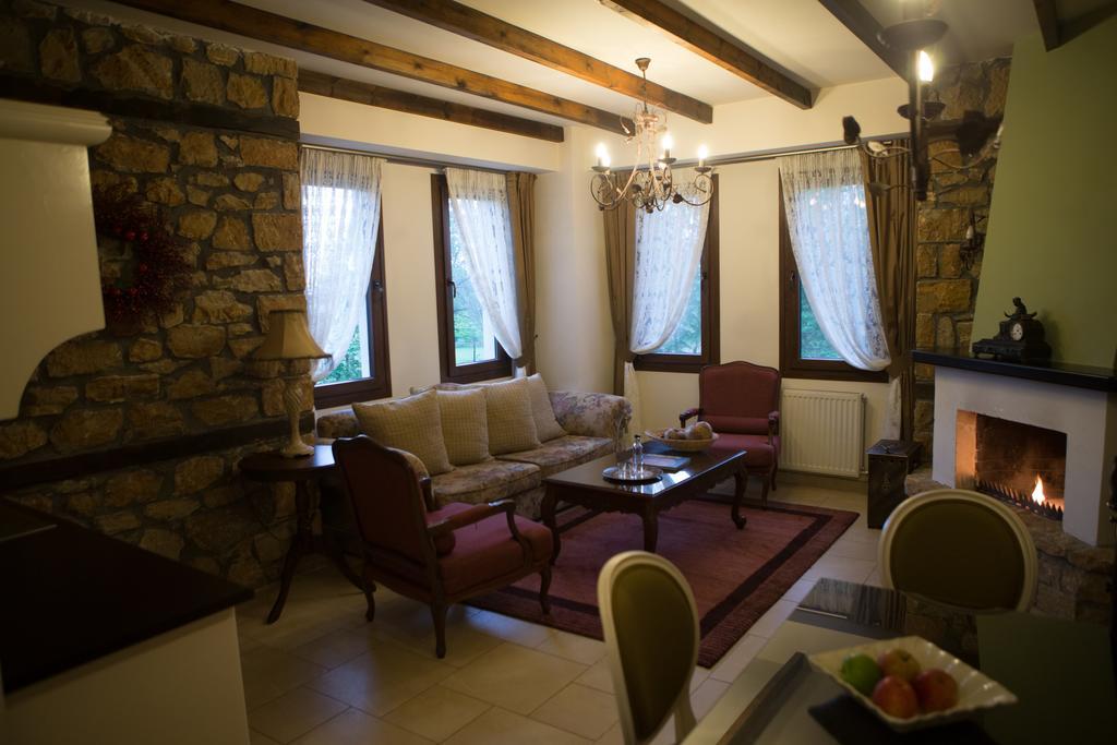 Archontiko Emmanouilidi Suites Loutraki (Pella) Exterior foto